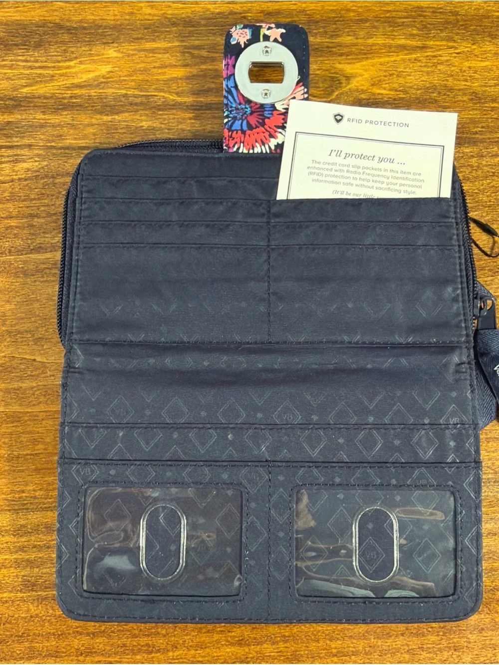 Vera Bradley Black Quilted Floral Turn-Lock Wristlet Wallet New Without Tags - Picture 4 of 7